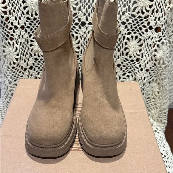 Steve Madden Tan Ankle Booties - Picture 2 of 6